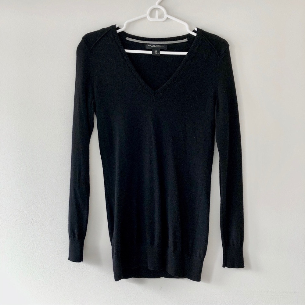 BANANA REPUBLIC women’s black v-neck sweater